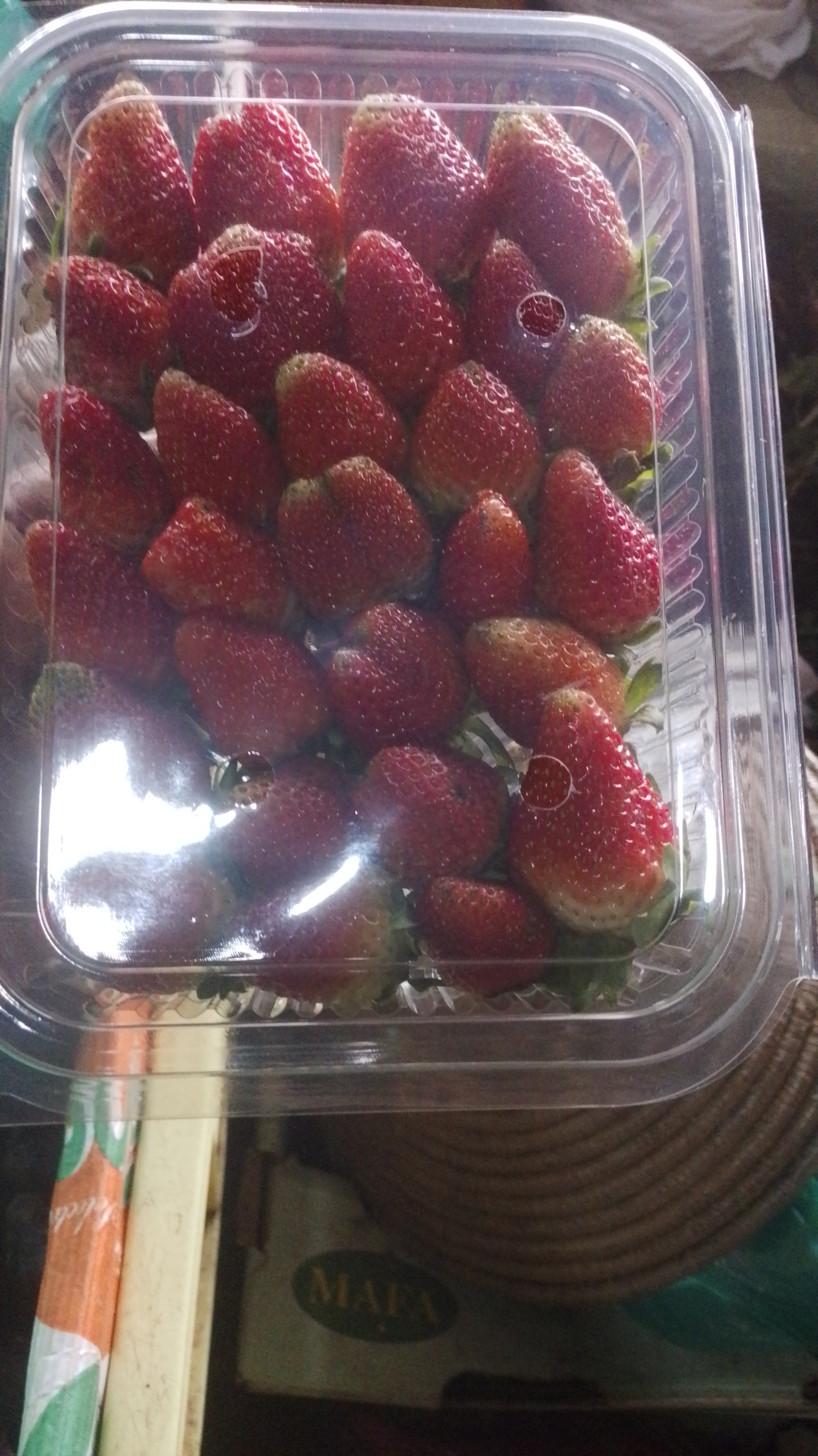 Strew berries